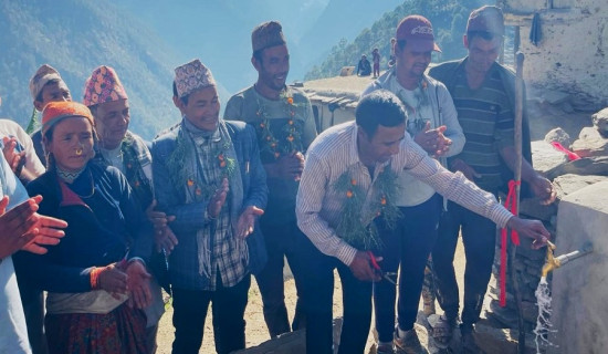 चाडपर्वमा अभाव र दुःख बिर्सिदै विपन्न नागरिक