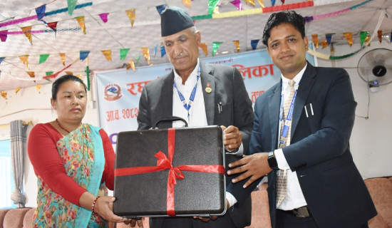रघुगङ्गाले कृषक परिचय पत्र वितरण गर्ने