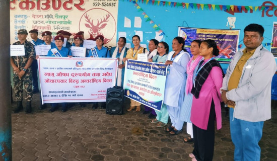 डल्लपमा रिफ्लेक्ट स्टिकर टाँस्ने अभियान