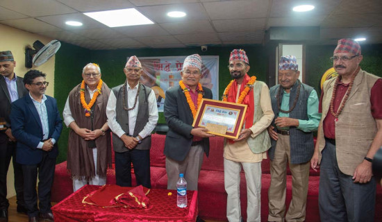दुई व्यक्तित्व पुरस्कृत