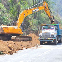 फिदिममा पहिरोले पुर्दा दुईजनाको मृत्यु
