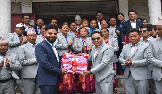 इशानेश्वर महादेव मन्दिरमा दर्शनार्थीको घुइँचो