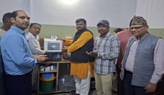 प्रतापपुर गाउँपालिकाद्वारा सहिद स्मृति अस्पताललाई हेमाटोलोजी मेसिन प्रदान