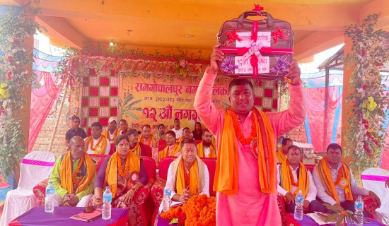 महोत्तरीमा एकातिर गाउँ नगरसभा हुँदै, अर्कोतर्फ विरोध हुँदै