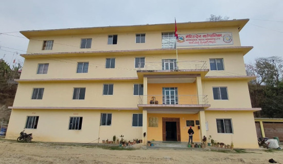 डुबानमा परेको निर्माण उपकरण