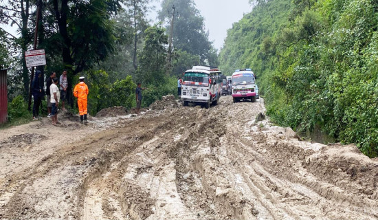 धुलिखेल-खावा सडक स्तरोन्नतिको काम समयमै नहुँदा यात्रुलाई सास्ती