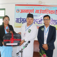 परालको गुन्द्री बुन्दै