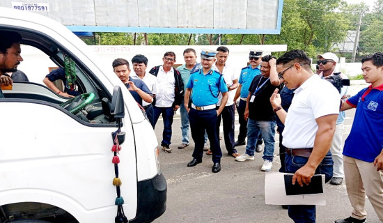 बाँकेमा मनसुनजन्य दुर्घटना रोक्न ट्राफिक प्रहरीद्वारा सचेतना