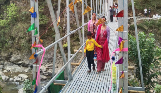 दोबिल्ला-चनौटे जोड्ने झोलुङ्गे पुल बनेपछि आउजाउमा सहज