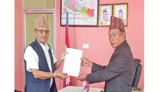 एम्बुलेन्स र स्कुल बस उपहार