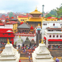 भीरमा झुण्डिएर सडक खन्दै नेपाली सेना