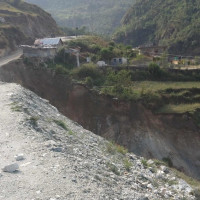 पहिरोको जोखिममा परेका १९ परिवारलाई स्थानान्तरण