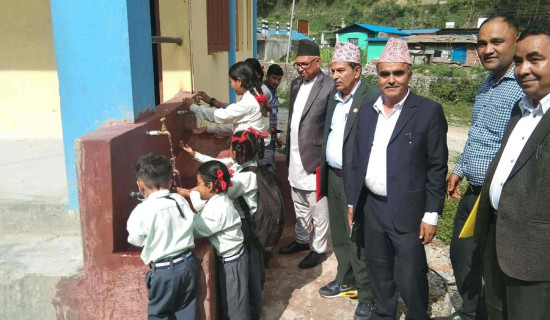 गलकोटका विद्यालयमा शुद्ध पानीका लागि ‘आरो विधि’ जडान