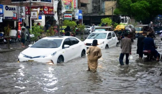 पाकिस्तानमा बाढीका कारण ११ जनाको मृत्यु