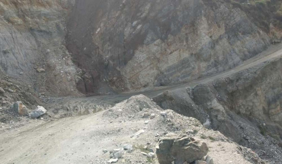 हिउँदमा आनन्द, बर्खामा चिन्ता