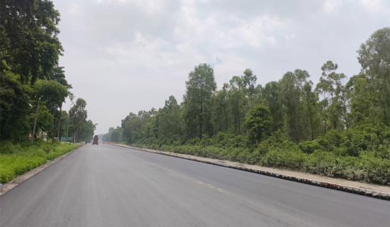 कतै कालोपत्रे सुरु, कतै साइड क्लियरेन्समै अलमल