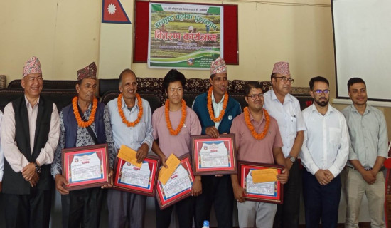 पाँच जना कृषक पुरस्कृत