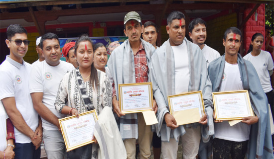 धान दिवसमा उत्कृष्ट किसान सम्मानित