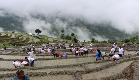 सडक निर्माणमा ढिलाइ गरेपछि स्थानीय आन्दोलित