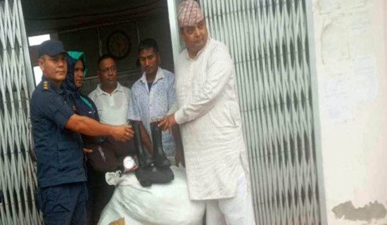 प्रहरीका पाँच युनिटलाई विपद् उद्धार सामग्री हस्तान्तरण