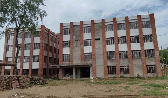 म्याद थपिन्छ तर बन्दैन ट्रमा सेन्टर