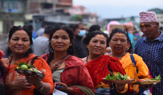 तीज व्रतमा छैन लिङ्ग विभेद