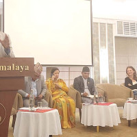 राष्ट्रपति पौडेल बिरामीको स्वास्थ्य अवस्थाबारे जानकारी लिनुहुँदै