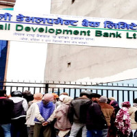 पोखरा विमानस्थलमा आफन्तको भीड