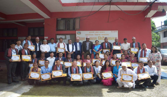 प्रदेशका उत्कृष्ट शिक्षक सम्मानित