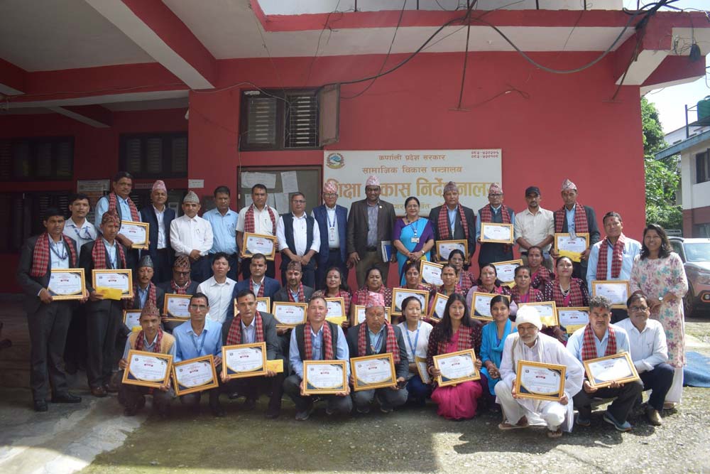 प्रदेशका उत्कृष्ट शिक्षक सम्मानित