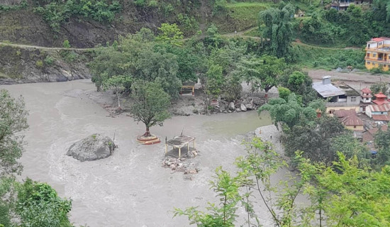 सञ्चारमन्त्री गुरुङद्वारा विद्यालयको स्वर्ण महोत्सवको उद्घाटन