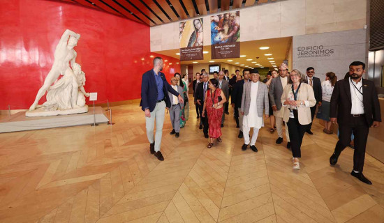 प्रधानमन्त्रीद्वारा स्पेनको  राष्ट्रिय सङ्ग्रहालयको अवलोकन