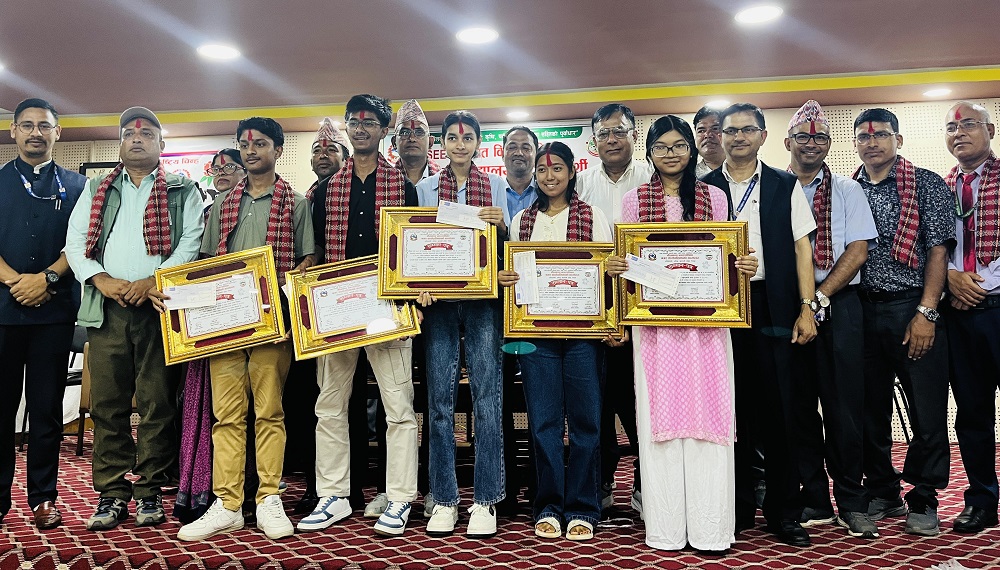 उत्कृष्ट विद्यार्थीलाई ५० हजार र विद्यालयलाई चार लाख नगदसहित सम्मान