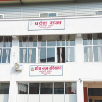 सर्वोत्कृष्टलाई प्रमाणपत्र थमाइँदै