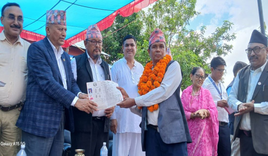 भूमिहीनहरूलाई लालपुर्जा वितरण