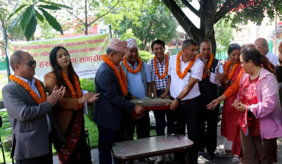 महालक्ष्मी मन्दिरका लागि ३४ किलो चाँदी प्रदान