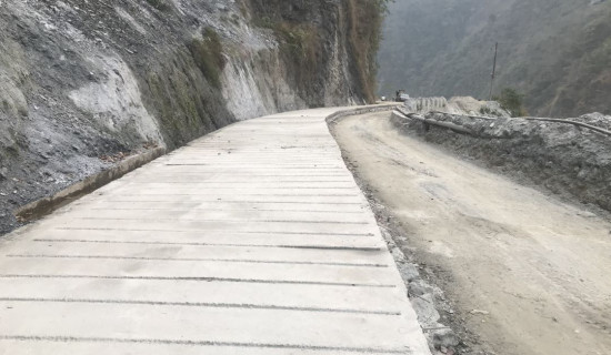बुद्धसिंह मार्ग कालोपत्रे र ढलान हुँदै