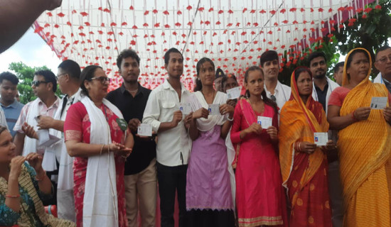 घरदैलोमा नागरिकता वितरणले सेवाग्राही उत्साहित
