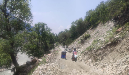 जोखिम बन्दै बेँसीसहर–चामे सडकयात्रा