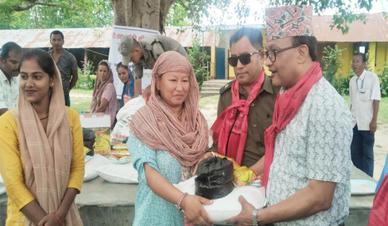 साहित्यकारलाई नाट्यरत्न प्रदान