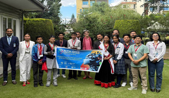 चार विद्यार्थी रोबोटिक्स प्रतियोगितामा