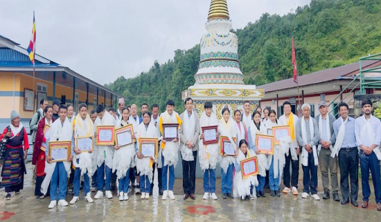 एसइई उत्तीर्ण विद्यार्थीलाई सम्मान