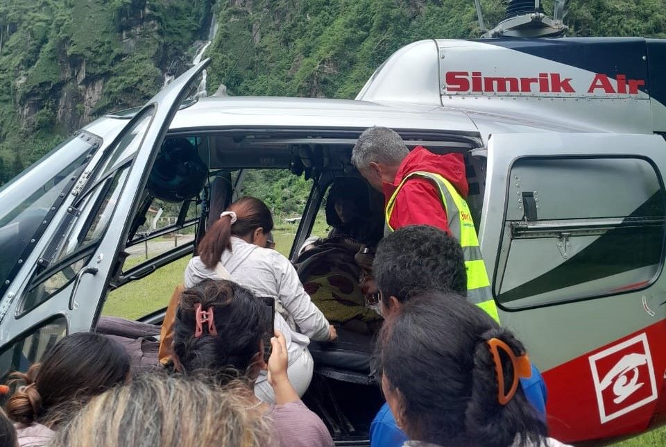 गर्भवती महिलाको हेलिकोप्टरमार्फत उद्धार