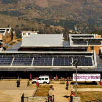 बर्खामा ज्यानको बाजी थापेर खोला तर्ने बाध्यता हट्यो