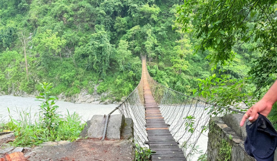 जीर्ण पुलबाट यात्रा गर्नुपर्ने बाध्यता हट्यो