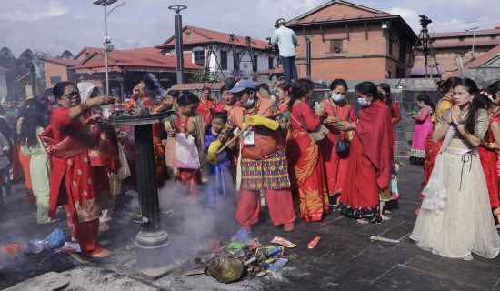 मनाइयो तीज : पशुपतिमा करिब सात लाख दर्शनार्थी