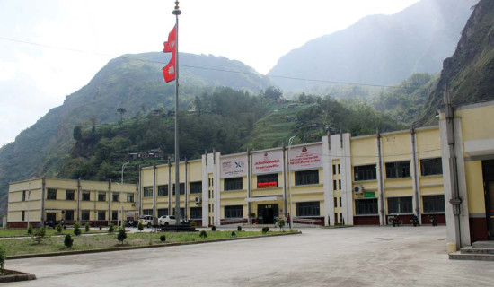 फेरि फर्कंदै तातोपानी नाका