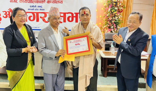 गोरखापत्रकर्मी नहर्कीलाई उत्कृष्ट पत्रकारिता पुरस्कार