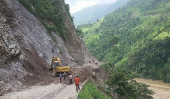 बेँसीसहर-चामे सडकमा राति सवारी सञ्चालनमा रोक