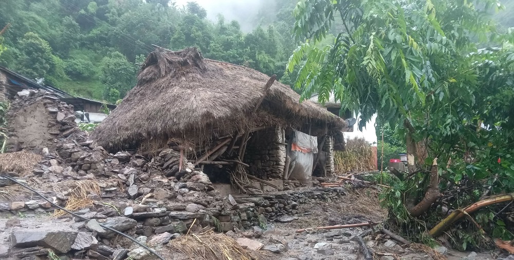बाढीले बागलुङमा विद्युत आयोजना बगायो, दुई घर विस्थापित